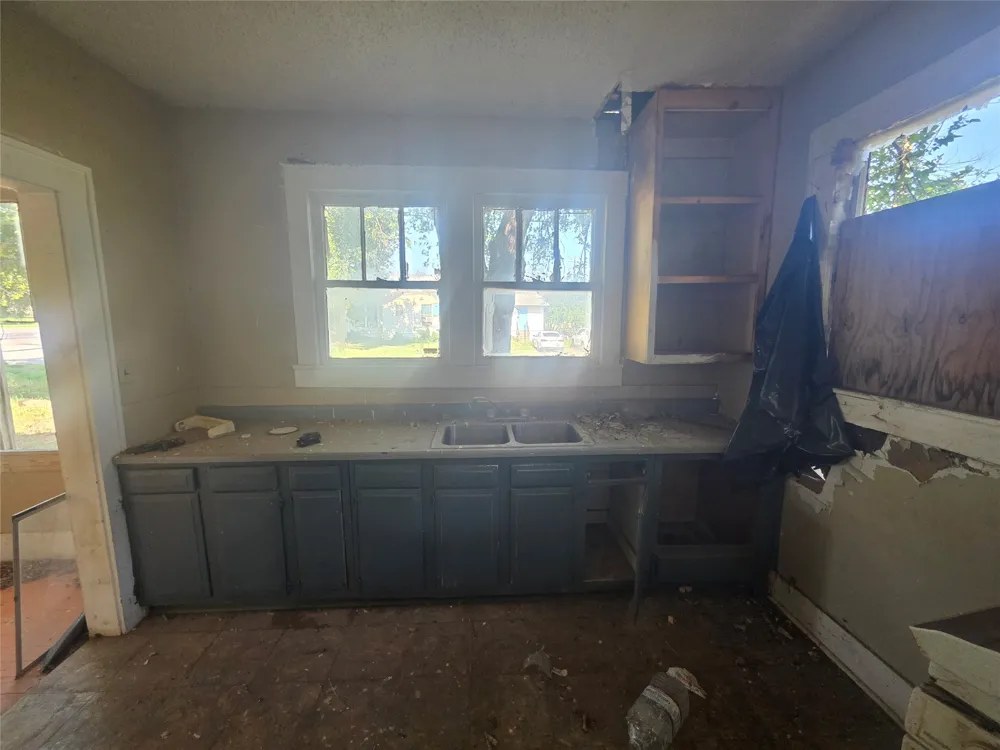 1100 E Walker Street Breckenridge, TX 76424