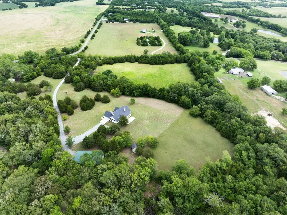 38 Jubilee Farm Road Bells, TX 75414