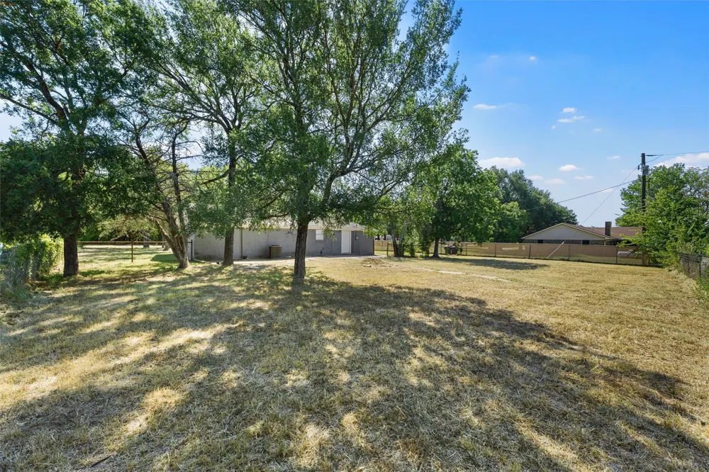 1374 Saffles Road Robinson, TX 76706