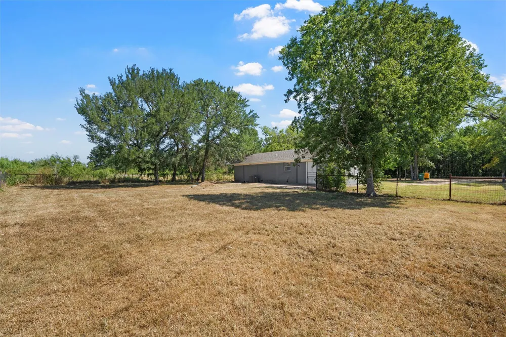 1374 Saffles Road Robinson, TX 76706
