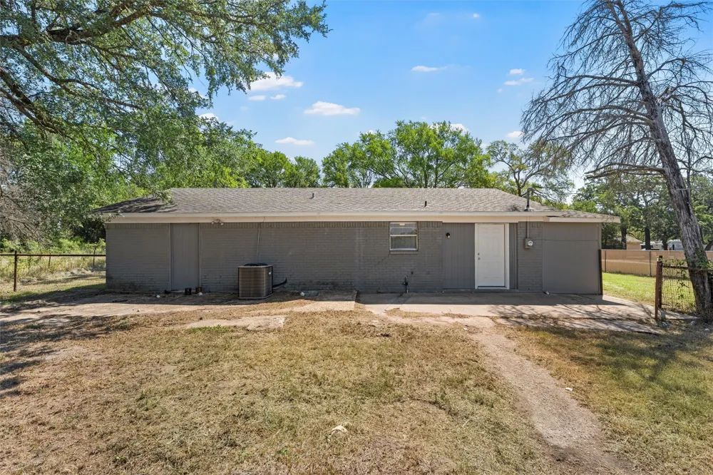 1374 Saffles Road Robinson, TX 76706