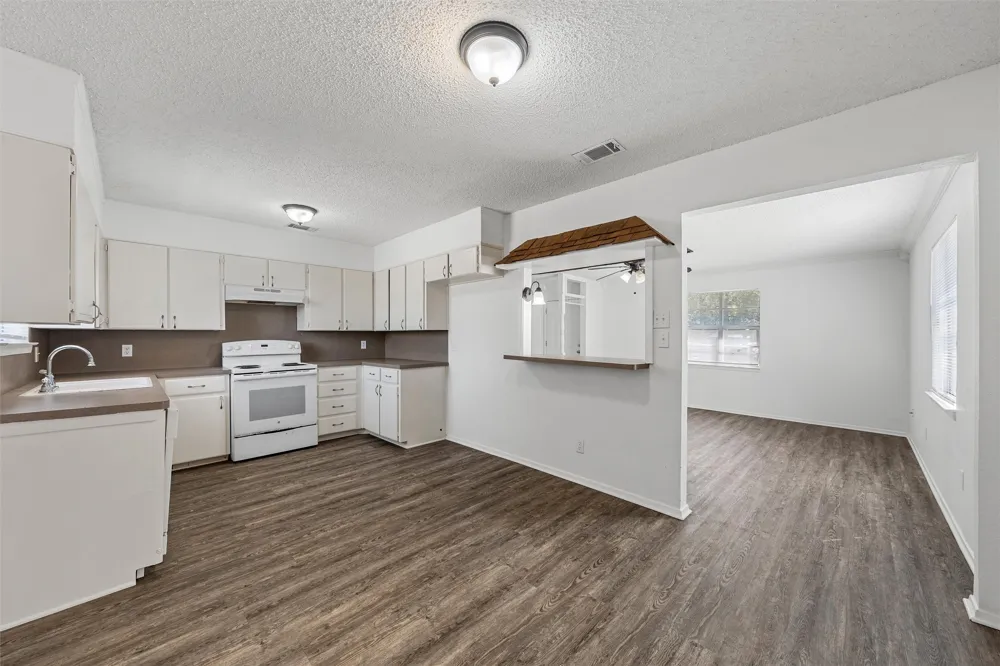 1374 Saffles Road Robinson, TX 76706