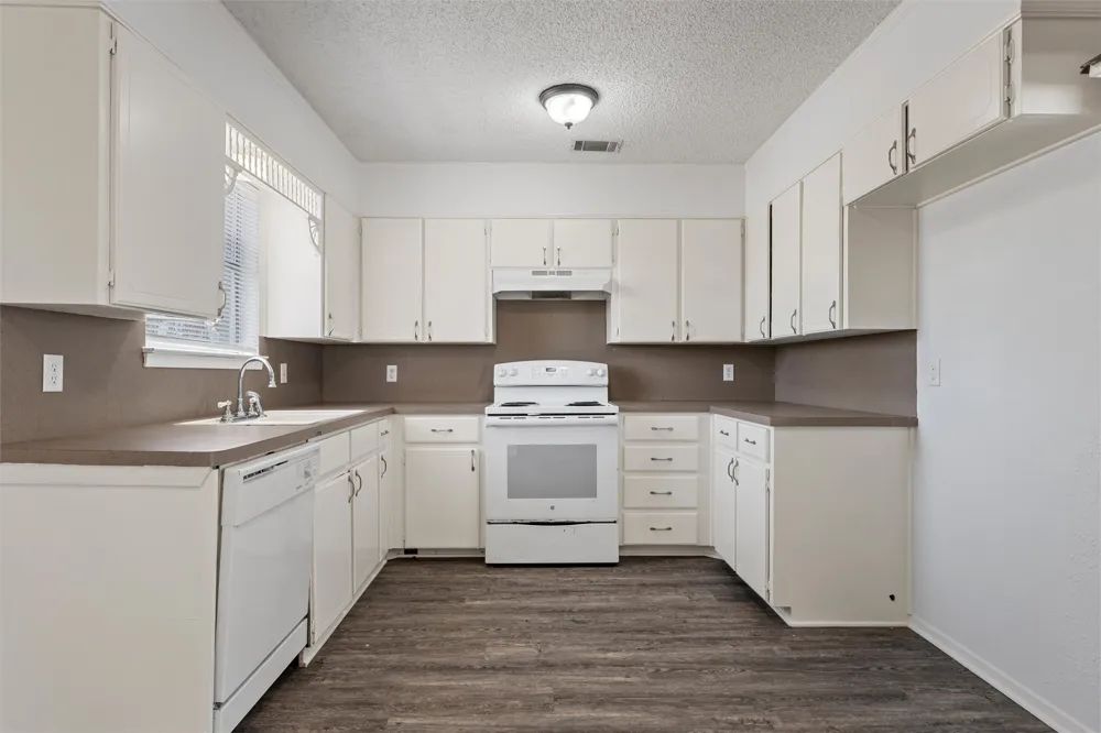 1374 Saffles Road Robinson, TX 76706