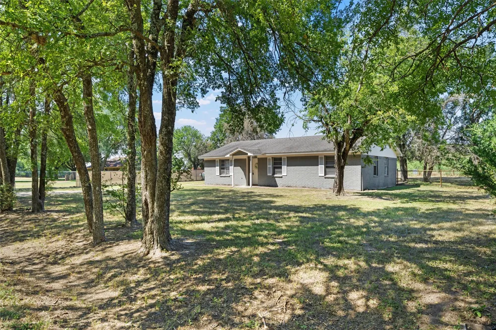 1374 Saffles Road Robinson, TX 76706