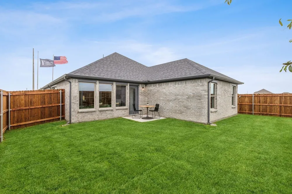 1942 Paddock Lane Seagoville, TX 75159