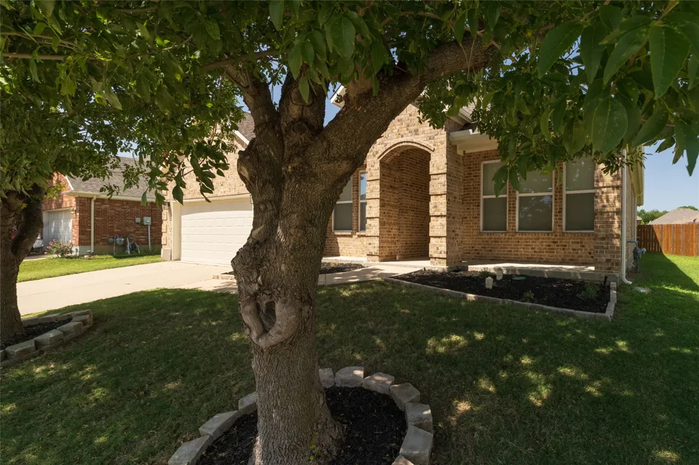 66 Lucas Lane Edgecliff Village, TX 76134