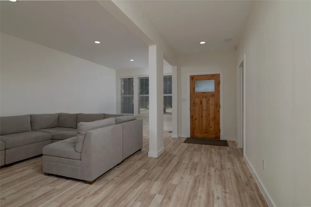 66 Lucas Lane Edgecliff Village, TX 76134