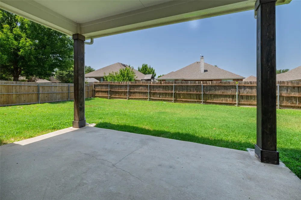 66 Lucas Lane Edgecliff Village, TX 76134