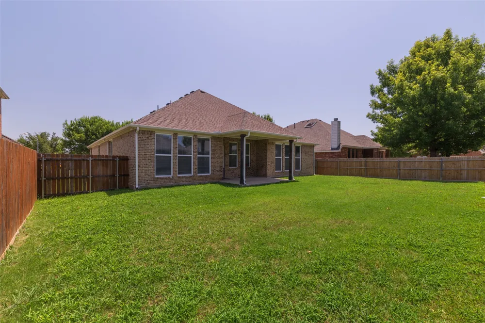 66 Lucas Lane Edgecliff Village, TX 76134