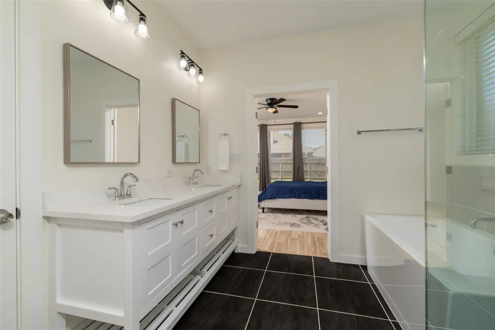 66 Lucas Lane Edgecliff Village, TX 76134