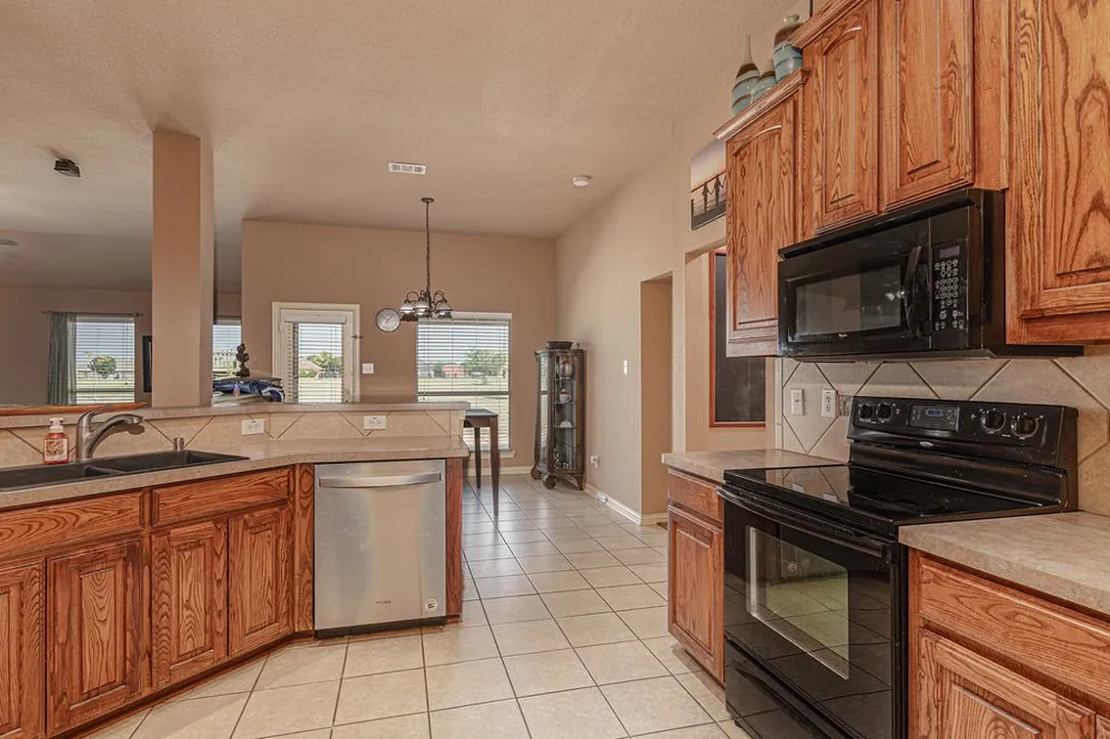 5234 County Road 4098 Kaufman, TX 75142