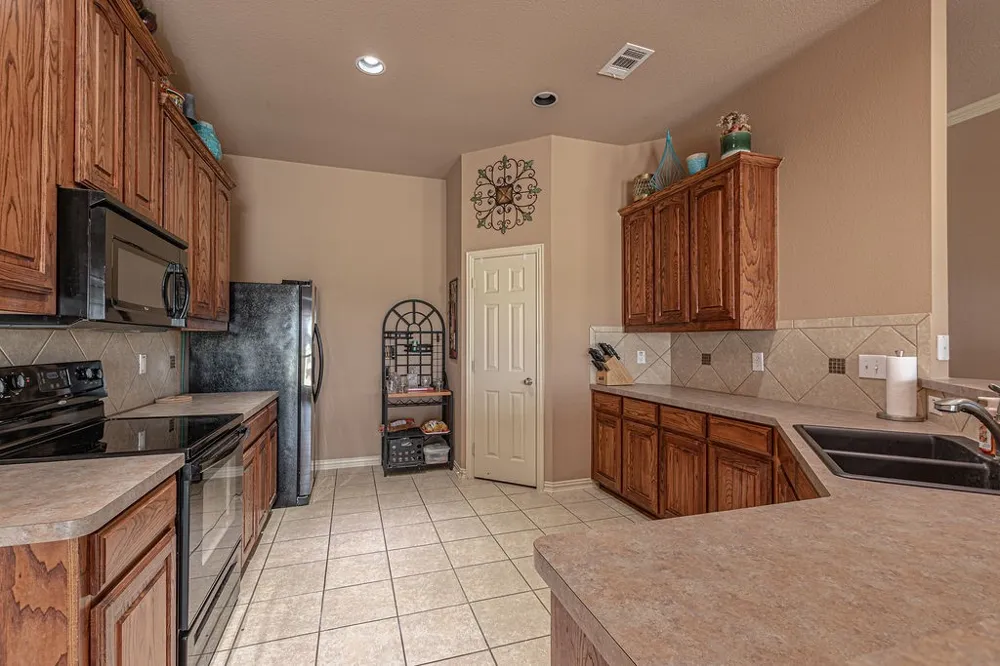 5234 County Road 4098 Kaufman, TX 75142
