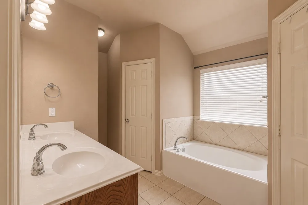 5234 County Road 4098 Kaufman, TX 75142