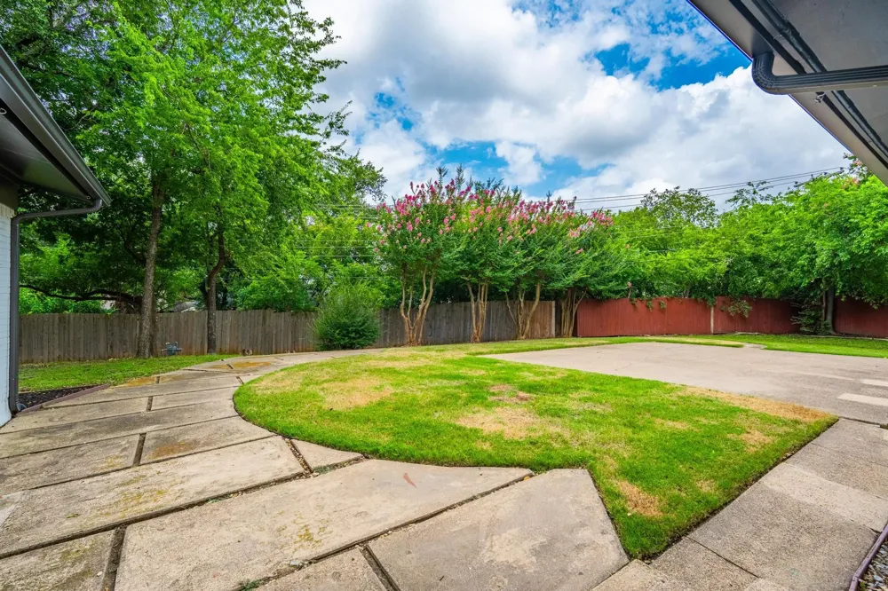 12607 Gaslite Circle Farmers Branch, TX 75234