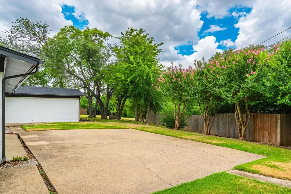12607 Gaslite Circle Farmers Branch, TX 75234
