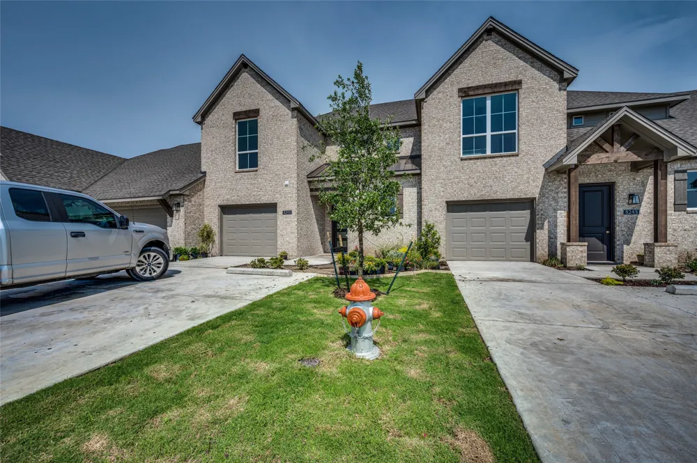 8243 Heritage Glen Drive Red Oak, TX 75154