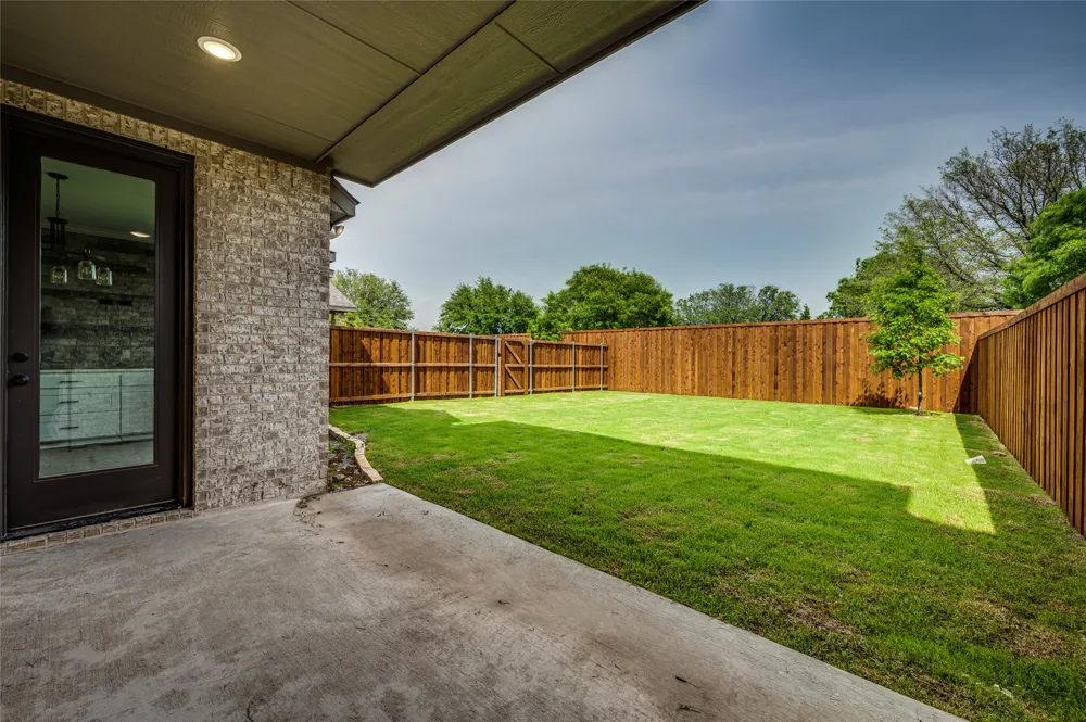 8243 Heritage Glen Drive Red Oak, TX 75154