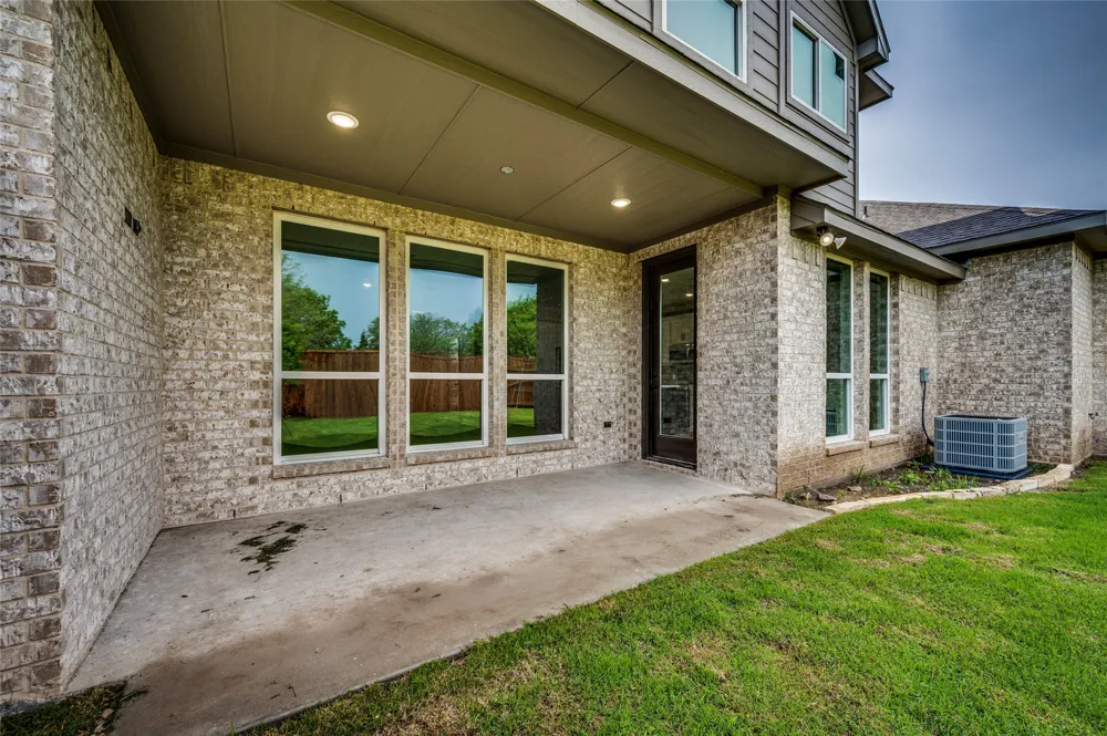 8243 Heritage Glen Drive Red Oak, TX 75154