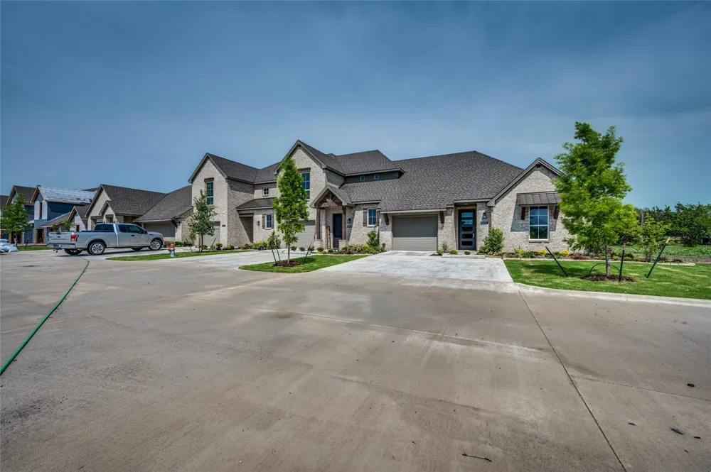 8243 Heritage Glen Drive Red Oak, TX 75154