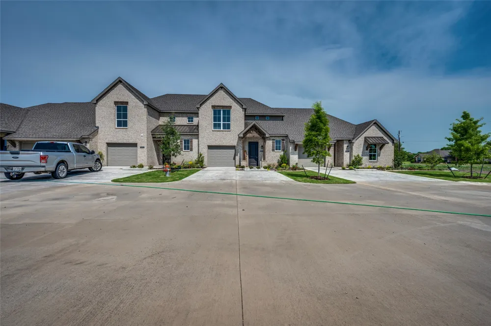 8243 Heritage Glen Drive Red Oak, TX 75154