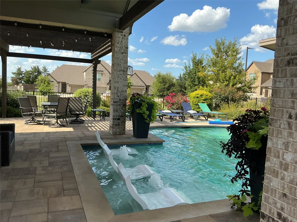 8243 Heritage Glen Drive Red Oak, TX 75154
