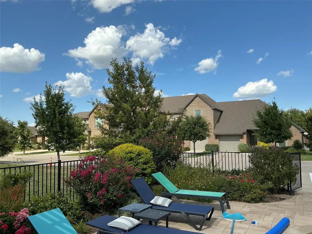 8243 Heritage Glen Drive Red Oak, TX 75154