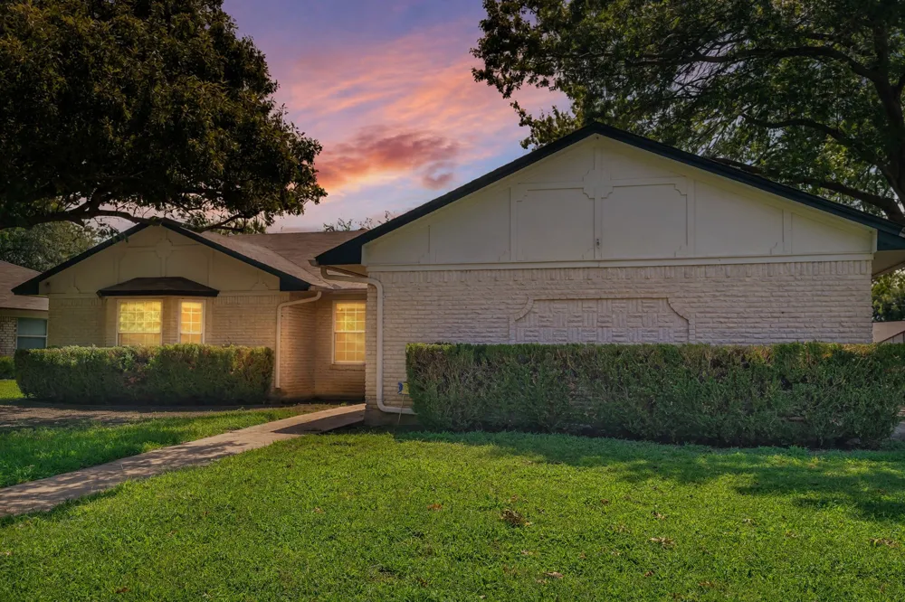 1720 Timbercreek Road Benbrook, TX 76126