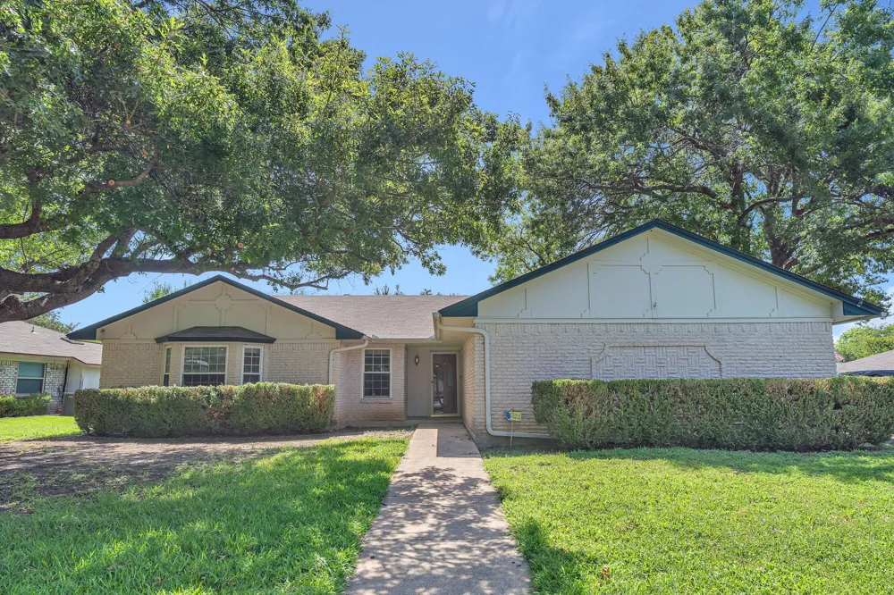 1720 Timbercreek Road Benbrook, TX 76126