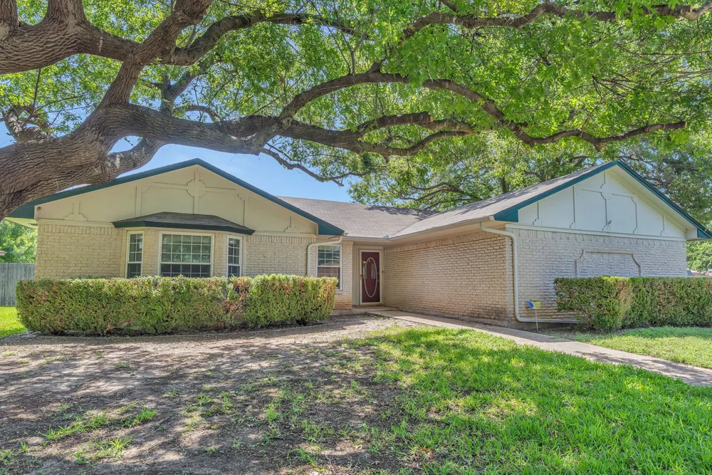 1720 Timbercreek Road Benbrook, TX 76126