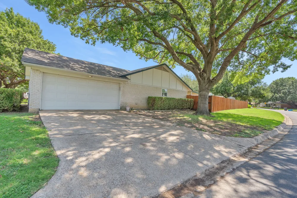 1720 Timbercreek Road Benbrook, TX 76126