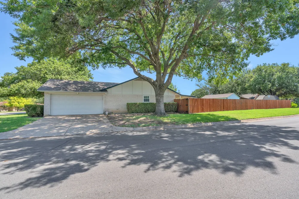 1720 Timbercreek Road Benbrook, TX 76126