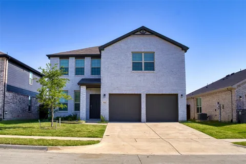 944 Ravenwood Lane