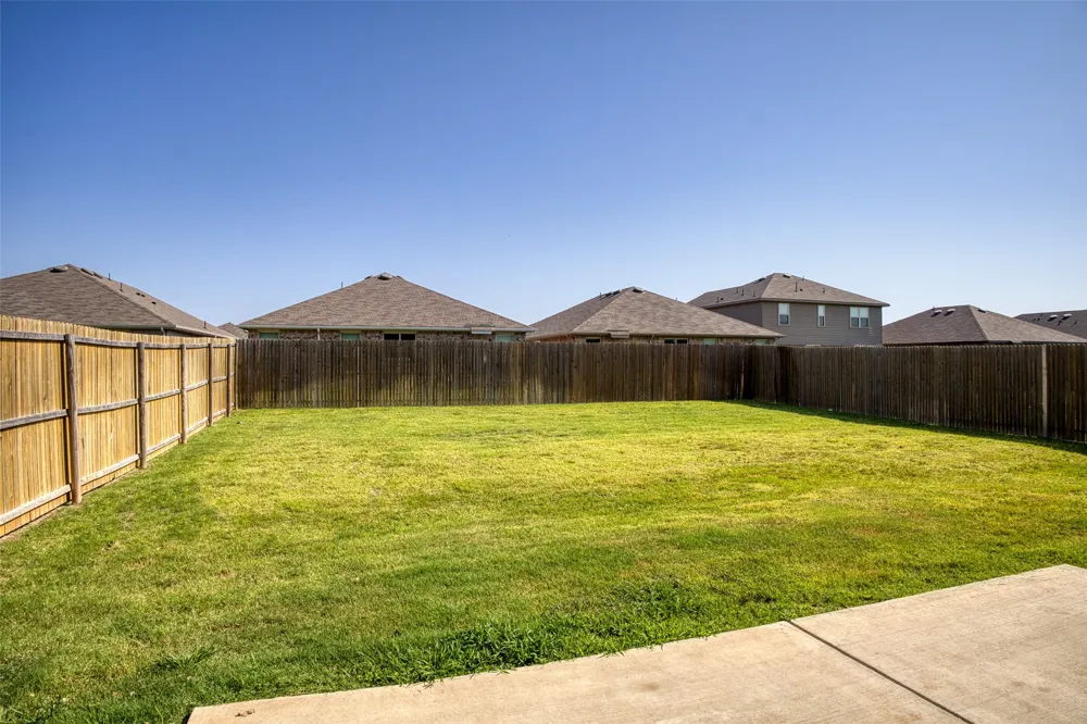 944 Ravenwood Lane Van Alstyne, TX 75495