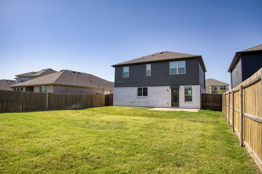 944 Ravenwood Lane Van Alstyne, TX 75495