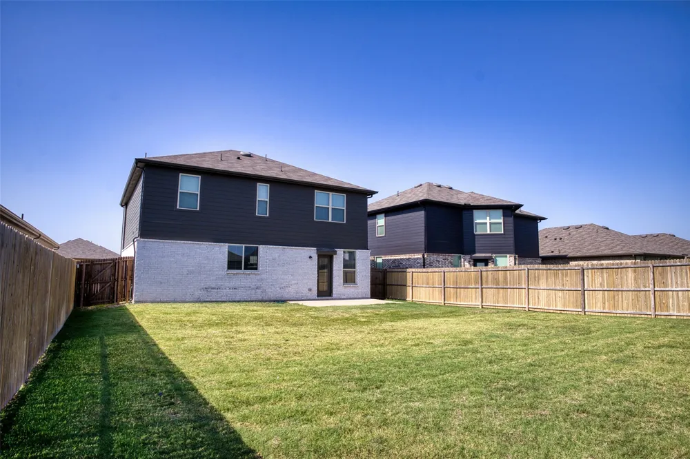 944 Ravenwood Lane Van Alstyne, TX 75495