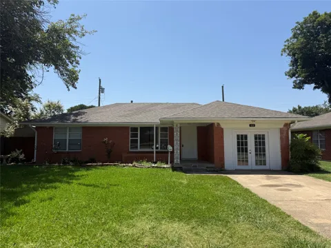 428 La Salle Drive