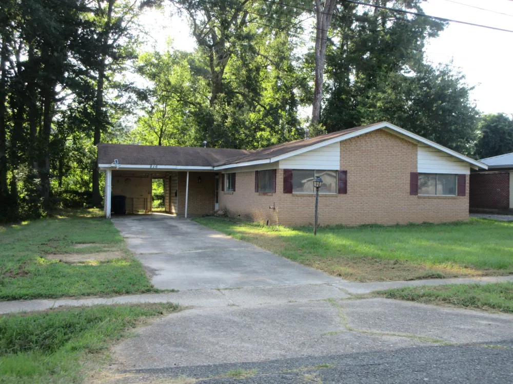 816 S Spruce Street Vivian, LA 71082