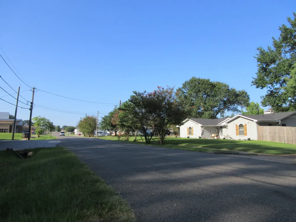 816 S Spruce Street Vivian, LA 71082