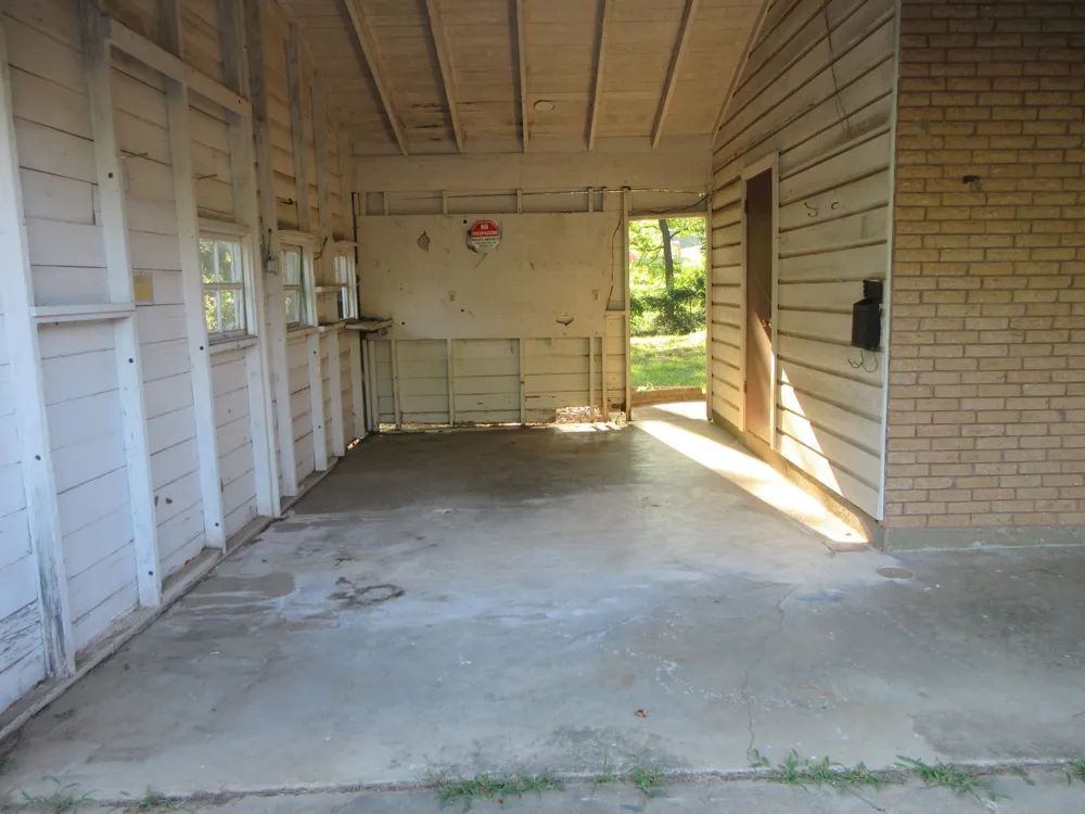 816 S Spruce Street Vivian, LA 71082
