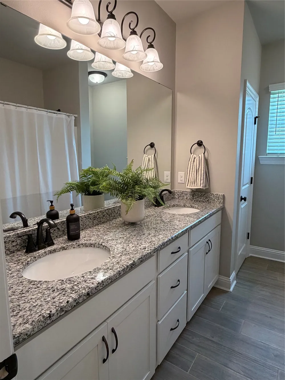 457 Mangrove Lane Bossier City, LA 71111
