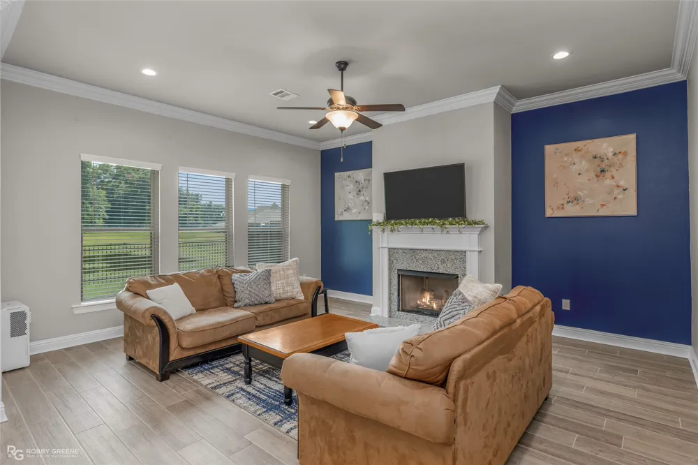 457 Mangrove Lane Bossier City, LA 71111