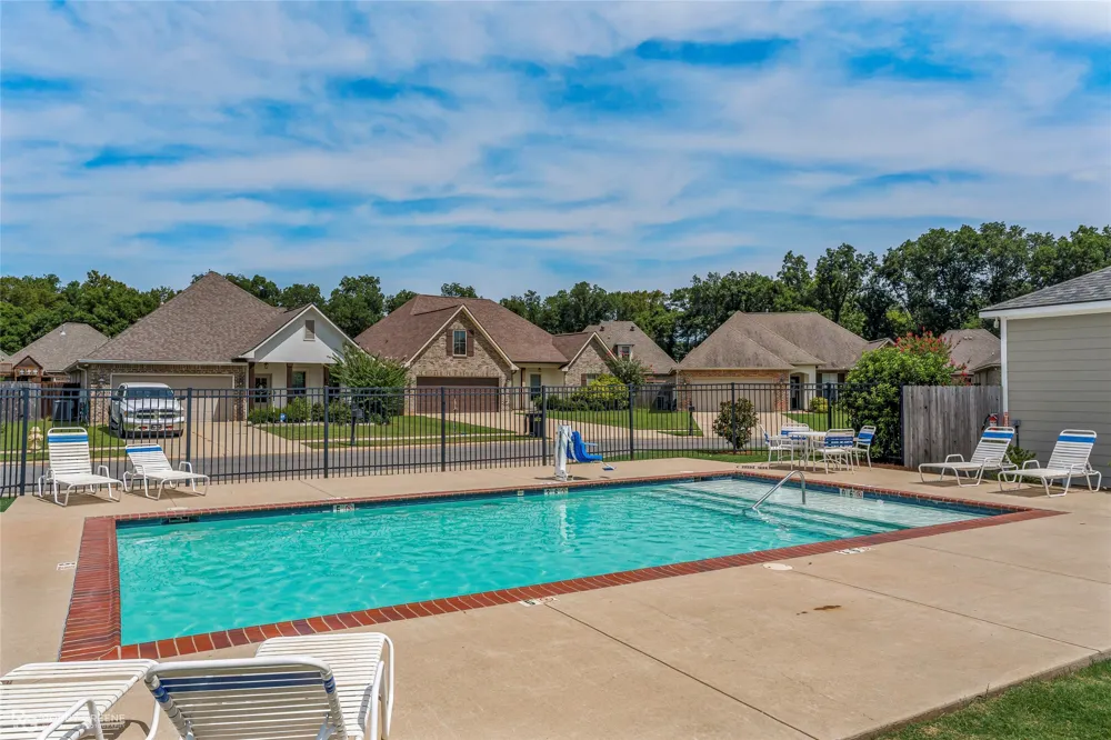 457 Mangrove Lane Bossier City, LA 71111