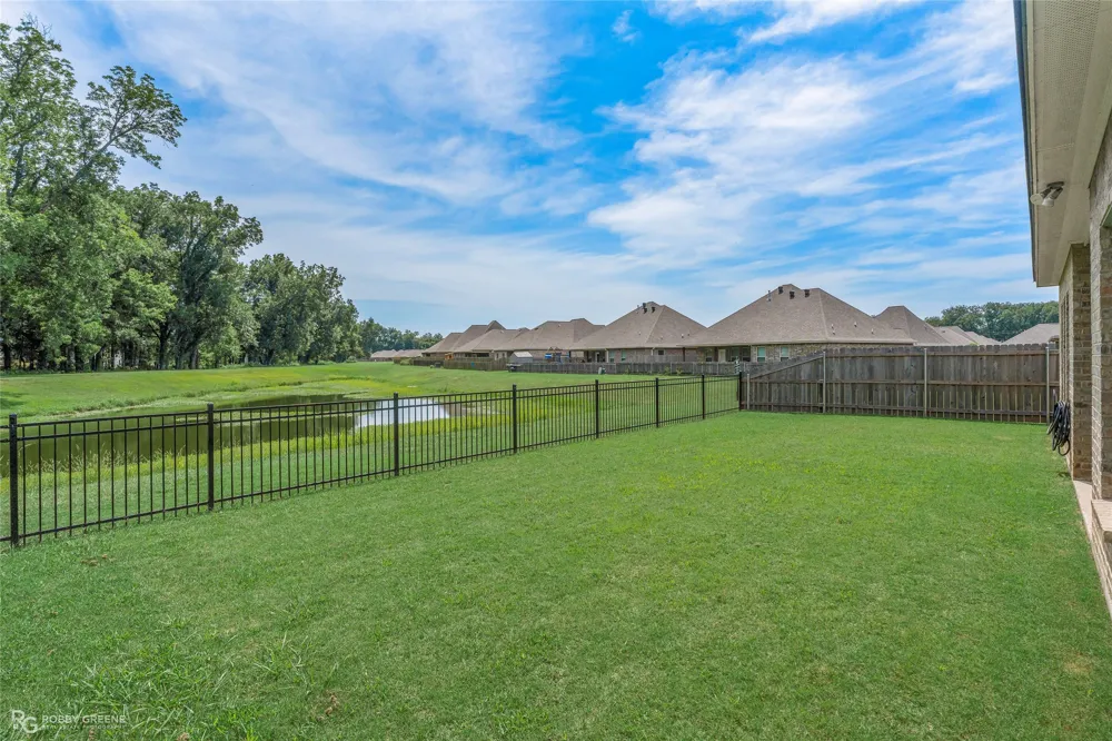 457 Mangrove Lane Bossier City, LA 71111