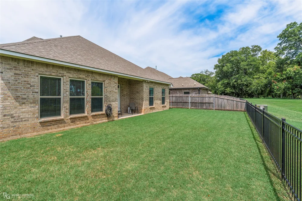 457 Mangrove Lane Bossier City, LA 71111