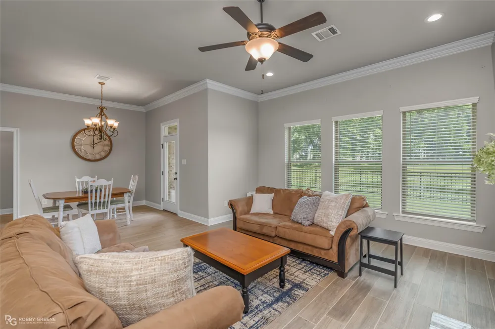 457 Mangrove Lane Bossier City, LA 71111
