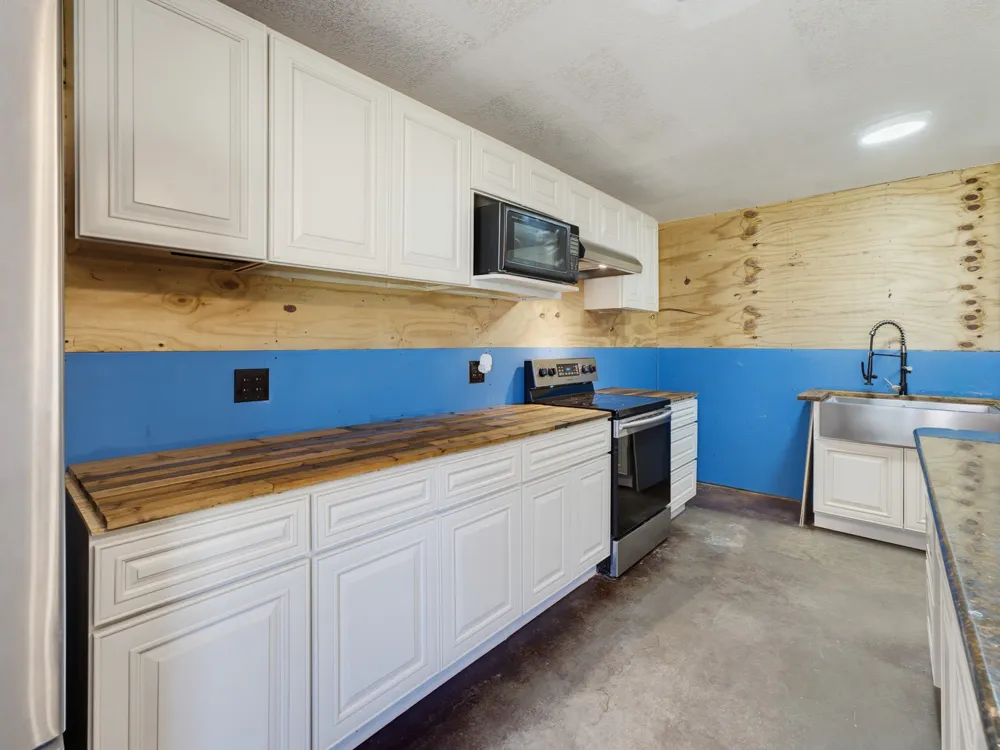 205 County Road 1794 Sunset, TX 76270