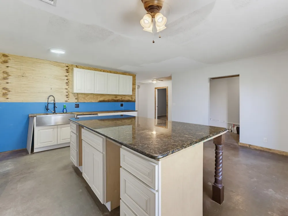 205 County Road 1794 Sunset, TX 76270