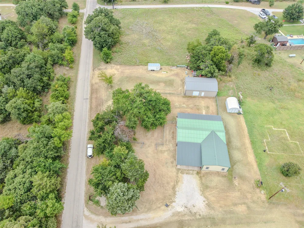 205 County Road 1794 Sunset, TX 76270