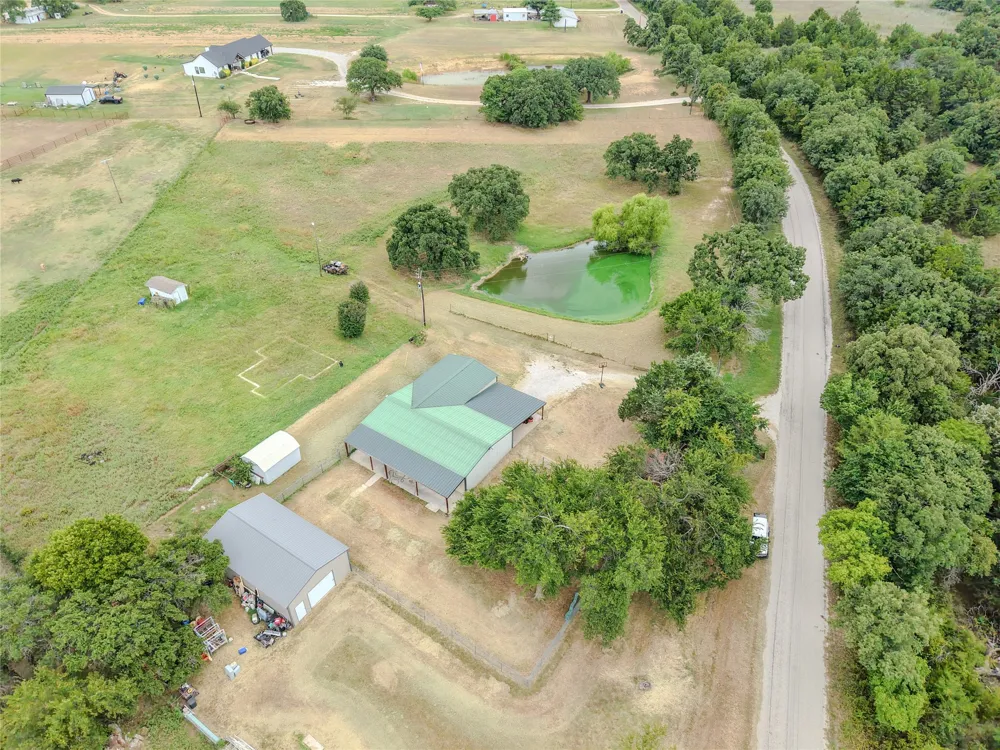 205 County Road 1794 Sunset, TX 76270