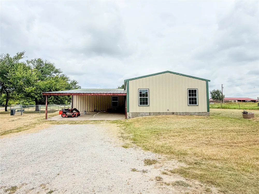 205 County Road 1794 Sunset, TX 76270